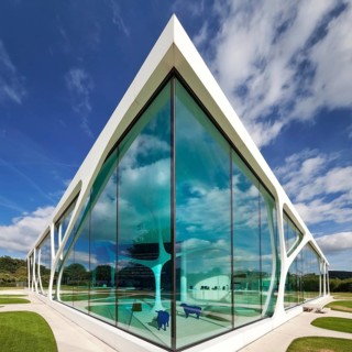 Leonardo Glass Cube