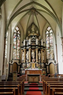 Chancel with altar by Wilhelm Spliethoven