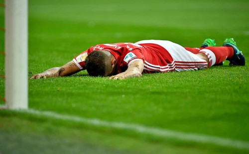 Rafinha lying on ground