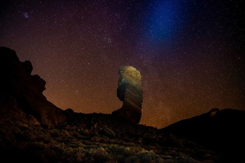 Roque Cinchado and Teide vulcano with starry sky