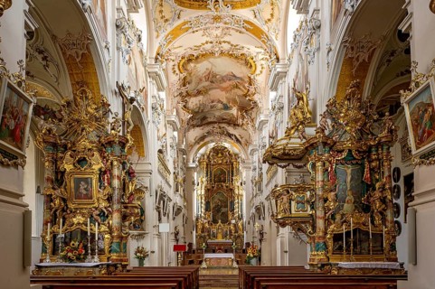 Nave with altars