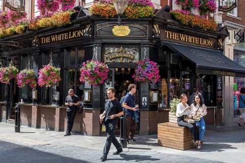 Famous Pub The White Lion
