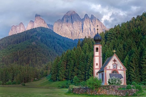Church St. Johann in Ranui with Odle Group mountain range