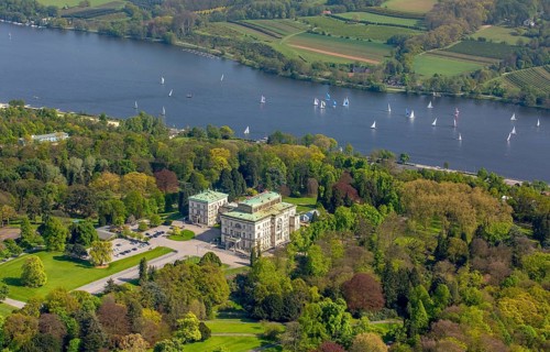 Villa Hugel with sailing boats on Lake Baldeney