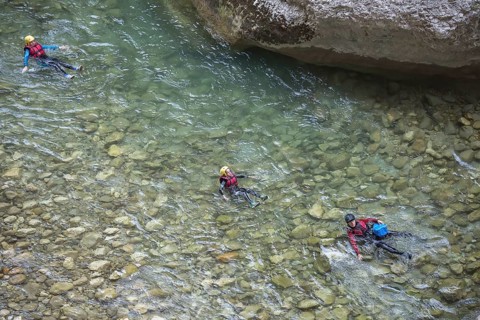 People canyoning in the Gorges du Verdon