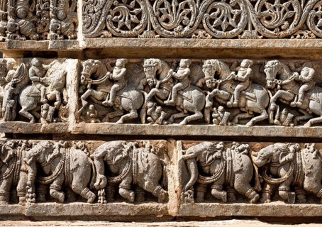 Figures-relief
