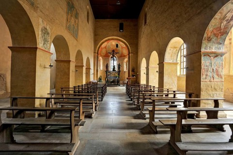 Middle nave with medieval frescos