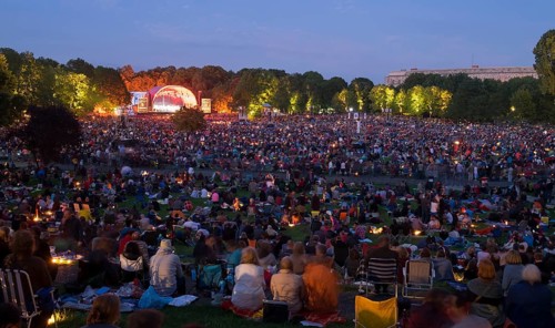 Visitors at the Classic Open Air Concert at the Picnic in the Park
