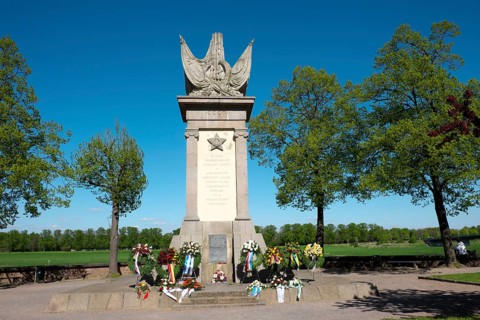 Monument to the meeting of Allied forces