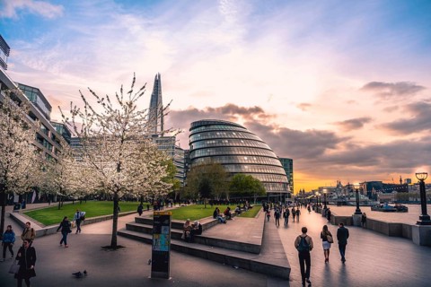 Promenade on the Thames
