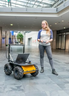 Student controls a robot car