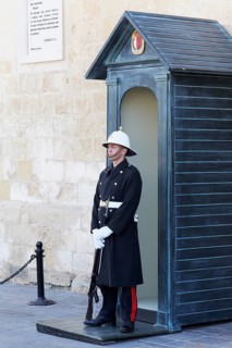Guard with white helmet in front of the Presidential Palace