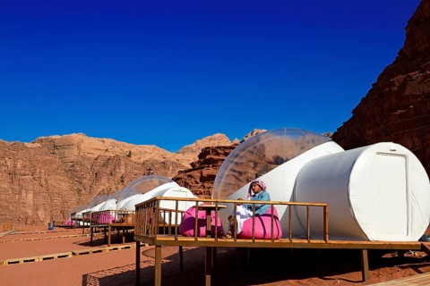 Inflatable Hotel cubes with view at the stars