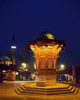 Sebilj fountain at night