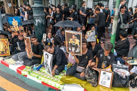 Mourning Thais with photo of the late king Bhumibol Adulyadej