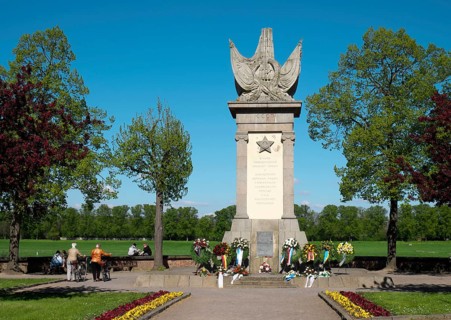Monument to the meeting of Allied forces
