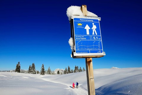 Panorama trail signpost