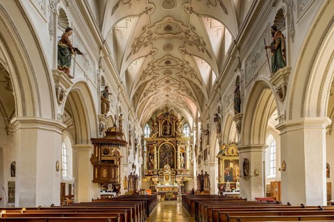 Nave with pulpit and altar room