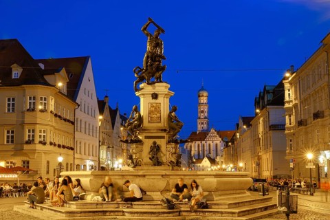 Hercules Fountain at dusk