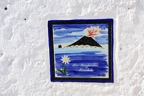 Stromboli volcano as motif on house sign