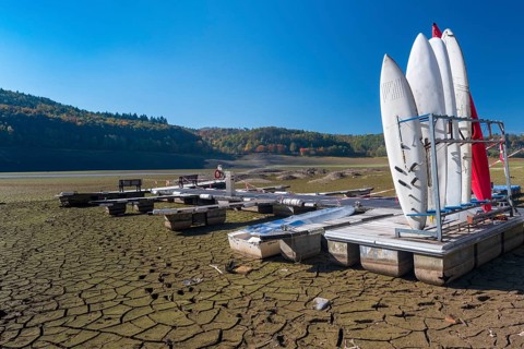 Dry boat jetty