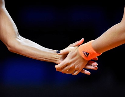 High five at double-tennis