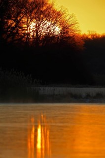 Sunrise over Leiner Lake in winter