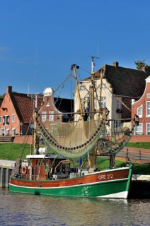 Crab cutters in the harbor