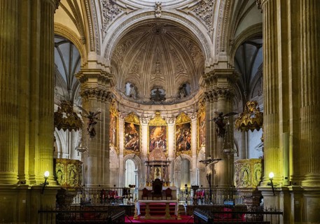 Altar room with apse