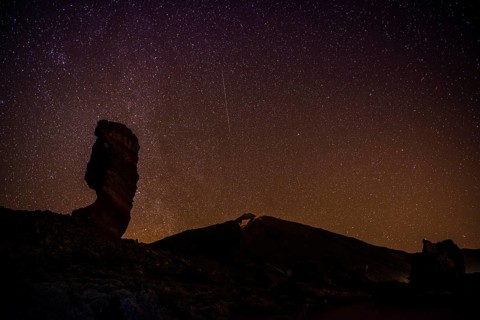 Roque Cinchado and Teide vulcano with starry sky