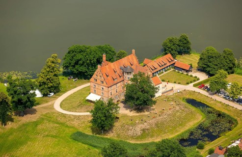 Hotel Schloss Ulrichshusen and Lake Ulrichshuser See