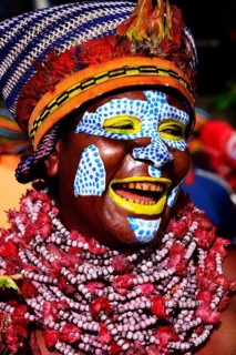 Woman of the Marowa Welda applying makeup for the annual sing-sing Festival in Goroka