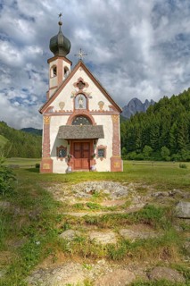 Church St. Johann in Ranui with Odle Group mountain range