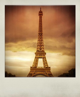 Vintage polaroid photo of Eiffel tower