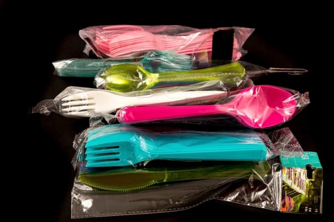 Bulk packing of plastic cutlery