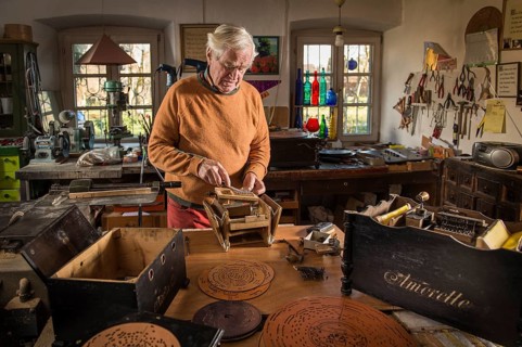 Barrel organ builder