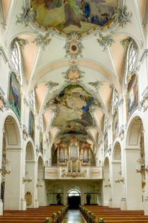 Nave with pulpit and organ