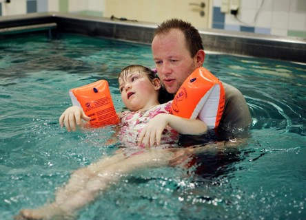 Physiotherapist during rehabilitation in the kinetotherapeutic bath