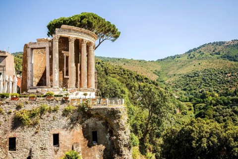 Ruins in park of Villa Gregoriana