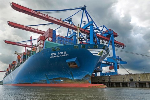 Container ship Hyundai Smart