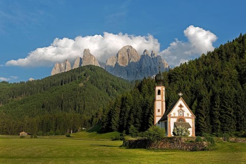 Church St. Johann in Ranui with Odle Group mountain range