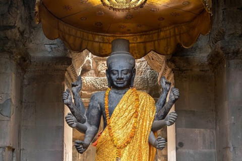 Multi-armed Vishnu statue