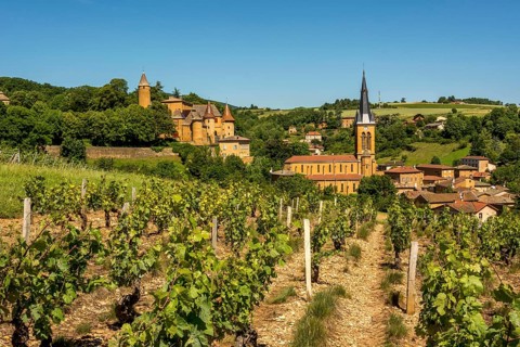 Castle and church of Jarnioux