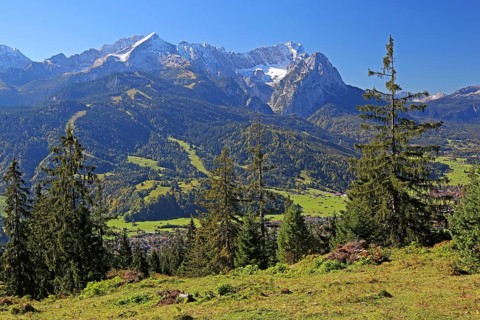 View from Wank to the Wetterstein range with Alpspitze 2628m and Zugspitze 2962m