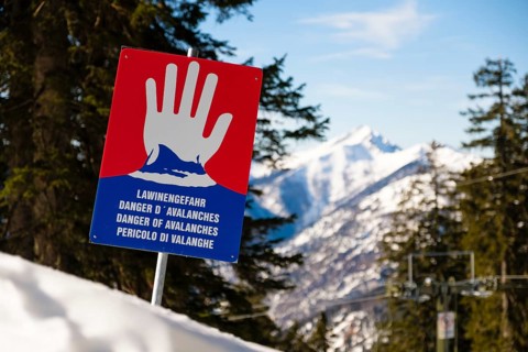 Warning sign avalanche danger