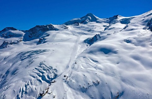 Ski area on the Fee glacier