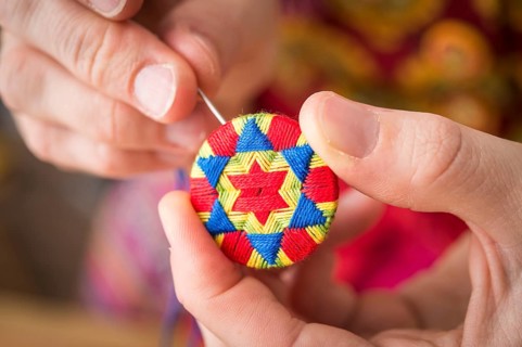 Button maker cutting finishing star pattern