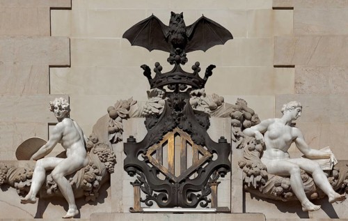 City coat of arms with bat and female figures by Mariano Benlliure