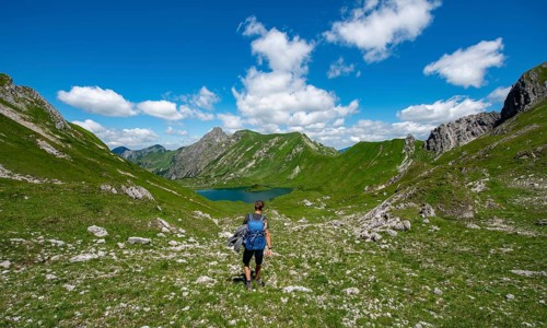 Hiker on hiking trail Jubilaumsweg