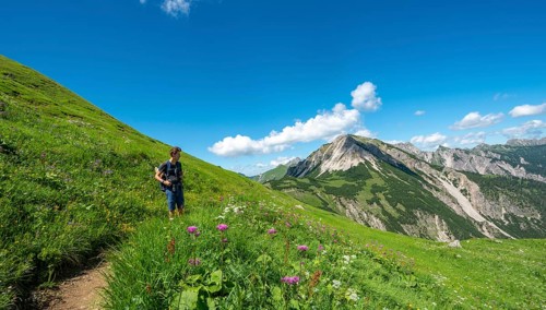 Hiker on the Jubilaumsweg hiking trail